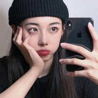 白云飘飘的年代海报